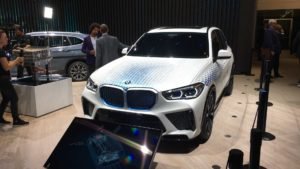 BMW раскрыла характеристики водородного кроссовера X5