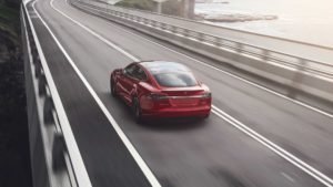Tesla Model S Long Range Plus первый серийный электрокар с запасом хода 650 км